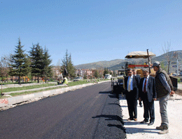 Tokat'ta yol yapım çalışmaları sürüyor