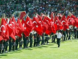 Diyarbakır'daki törende PKK marşı