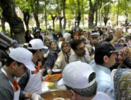 Hıdrellez şenliğinde pilava hücum!