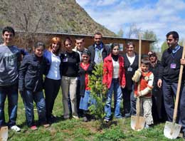 Gümüşhaneli öğrenciler fidan dikti